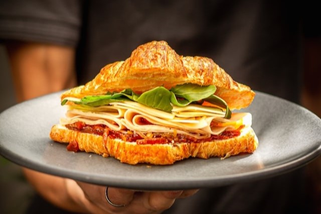 croissant sandwich 